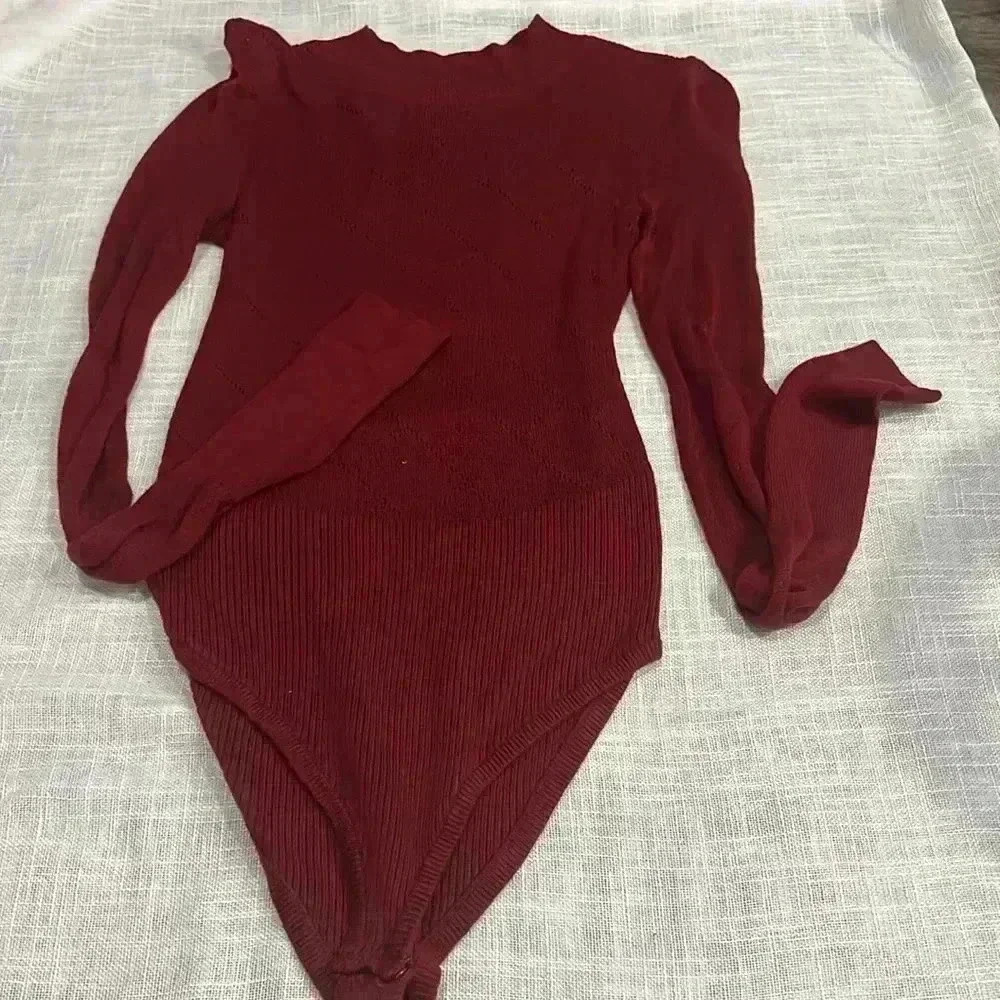 FREE PEOPLE BURGUNDY LONG SLEEVE RIBBED SWEATER BODY SUIT